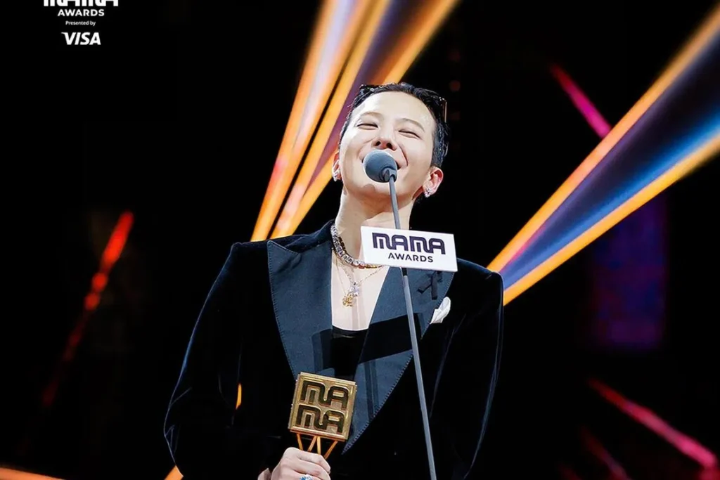 G-Dragon wins Artist Of The Year at MAMA Awards